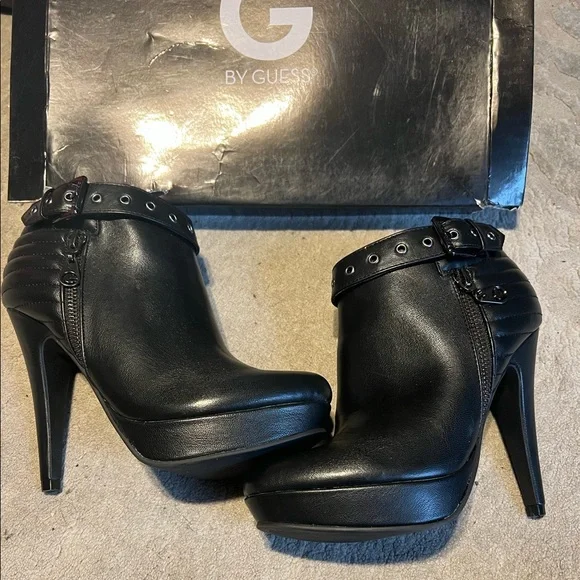 NWB Guess Booties - Picture 2 of 7